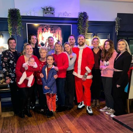 Bryony Hanby and her family took a picture together on Christmas.